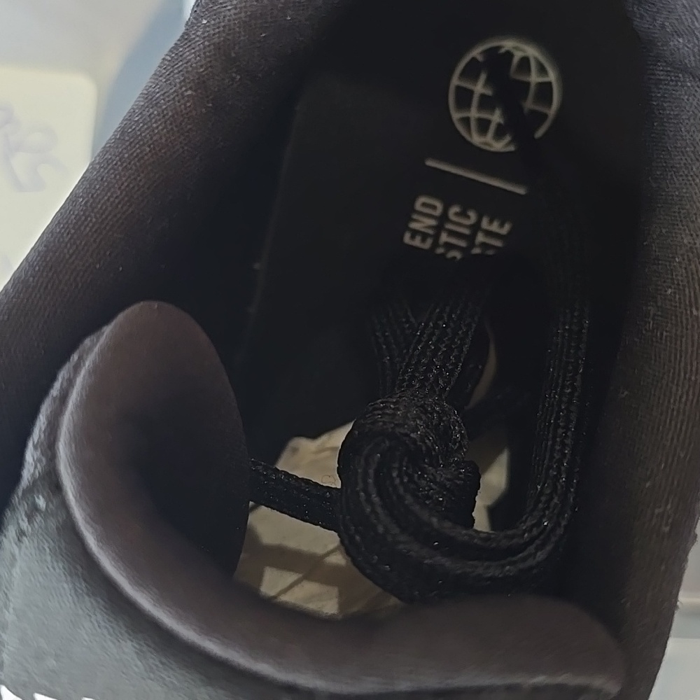 Shoes - Picture 4 of 5